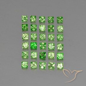 Shop natural 2.54ct Vert clair Grenat Tsavorite gems, Carré, from Tanzanie at GemSelect. In stock, global shipping!