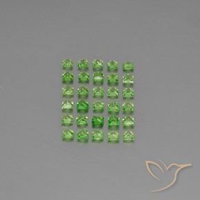 Shop natural 2.54ct Vert clair Grenat Tsavorite gems, Carré, from Tanzanie at GemSelect. In stock, global shipping!