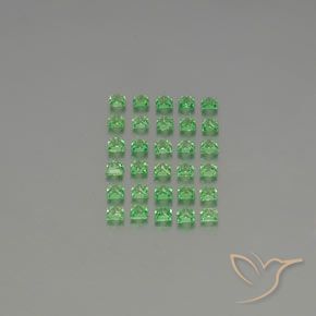 Shop natural 2.36ct Vert Électrique Grenat Tsavorite gems, Carré, from Tanzanie at GemSelect. In stock, global shipping!