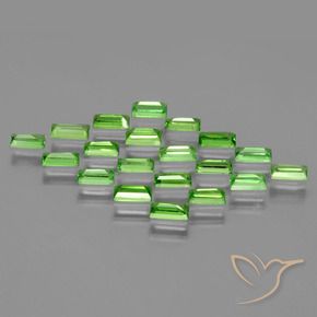 Shop natural 2.19ct Vert éclatant Grenat Tsavorite gems, Baquette, from Tanzanie at GemSelect. In stock, global shipping!