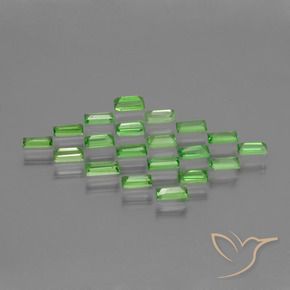 Shop natural 1.98ct Vert éclatant Grenat Tsavorite gems, Baquette, from Tanzanie at GemSelect. In stock, global shipping!