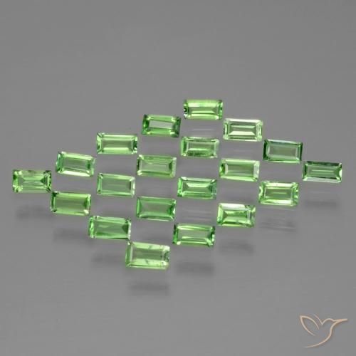 Shop natural 1.08ct Vert éclatant Grenat Tsavorite gems, Baquette, from Tanzanie at GemSelect. In stock, global shipping!