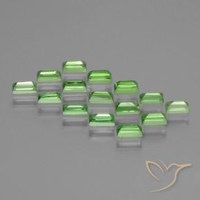 Shop natural 2.40ct Vert éclatant Grenat Tsavorite gems, Baquette, from Tanzanie at GemSelect. In stock, global shipping!