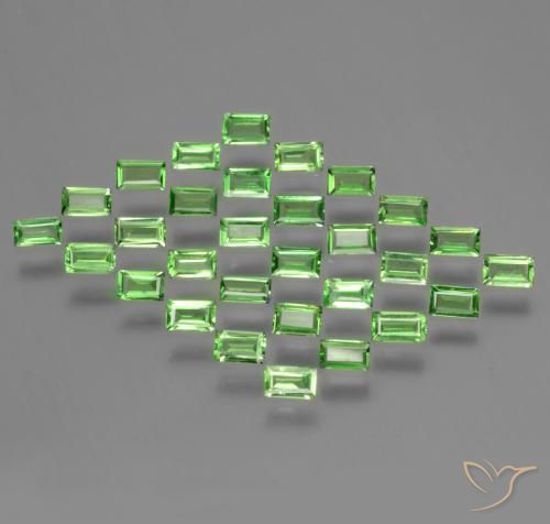 Shop natural 1.97ct Vert éclatant Grenat Tsavorite gems, Baquette, from Tanzanie at GemSelect. In stock, global shipping!