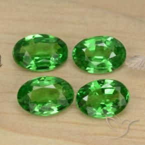 Shop natural 1.65ct Vert forêt clair Grenat Tsavorite gems, ovale, from Tanzanie at GemSelect. In stock, global shipping!