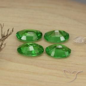 Shop natural 1.65ct Vert forêt clair Grenat Tsavorite gems, ovale, from Tanzanie at GemSelect. In stock, global shipping!