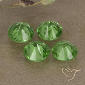 Shop natural 0.93ct Vert éclatant Grenat Tsavorite gems, Tour, from Tanzanie at GemSelect. In stock, global shipping!