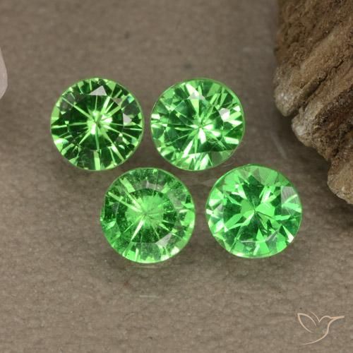 Shop natural 0.91ct Vert éclatant Grenat Tsavorite gems, Tour, from Tanzanie at GemSelect. In stock, global shipping!
