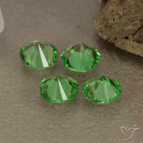 Shop natural 0.91ct Vert éclatant Grenat Tsavorite gems, Tour, from Tanzanie at GemSelect. In stock, global shipping!