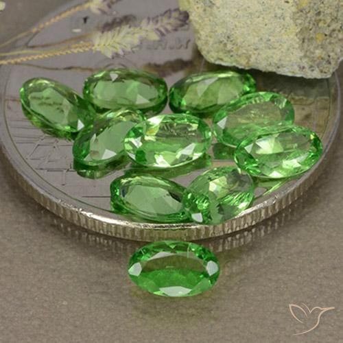 Shop natural 1.93ct Vert clair Grenat Tsavorite gems, ovale, from Tanzanie at GemSelect. In stock, global shipping!