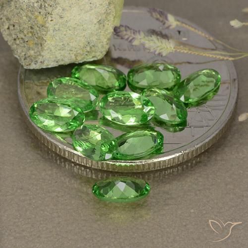 Shop natural 1.93ct Vert clair Grenat Tsavorite gems, ovale, from Tanzanie at GemSelect. In stock, global shipping!