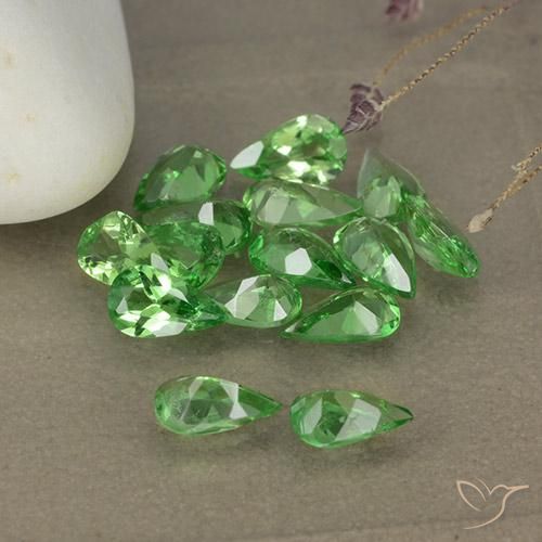 Shop natural 2.78ct Vert moyen Grenat Tsavorite gems, En forme de poire, from Tanzanie at GemSelect. In stock, global shipping!