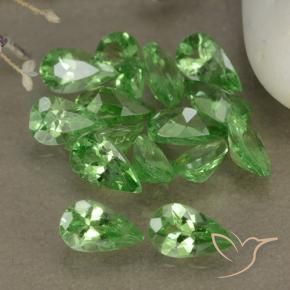 Shop natural 3.30ct Vert moyen Grenat Tsavorite gems, En forme de poire, from Tanzanie at GemSelect. In stock, global shipping!