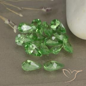 Shop natural 3.30ct Vert moyen Grenat Tsavorite gems, En forme de poire, from Tanzanie at GemSelect. In stock, global shipping!