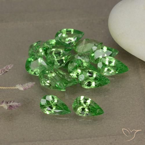 Shop natural 3.33ct Vert clair Grenat Tsavorite gems, En forme de poire, from Tanzanie at GemSelect. In stock, global shipping!