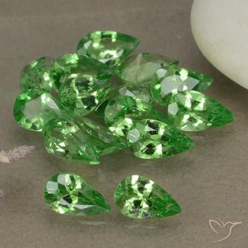 Shop natural 3.33ct Vert clair Grenat Tsavorite gems, En forme de poire, from Tanzanie at GemSelect. In stock, global shipping!