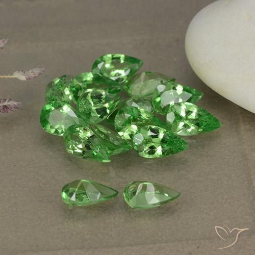 Shop natural 3.33ct Vert clair Grenat Tsavorite gems, En forme de poire, from Tanzanie at GemSelect. In stock, global shipping!