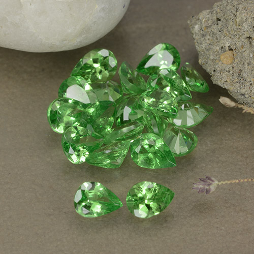 Achetez naturel 2.97ct Vert clair Grenat Tsavorite gems, En forme de poire, En provenance Tanzanie chez GemSelect. En stock, livraison internationale!