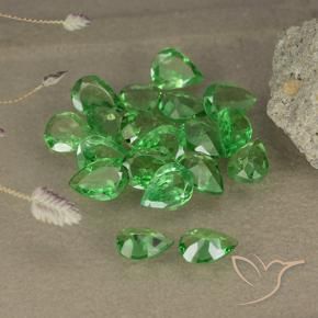 Shop natural 2.48ct Vert forêt clair Grenat Tsavorite gems, En forme de poire, from Tanzanie at GemSelect. In stock, global shipping!