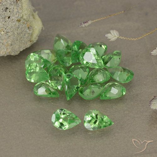 Shop natural 2.85ct Vert éclatant Grenat Tsavorite gems, En forme de poire, from Tanzanie at GemSelect. In stock, global shipping!