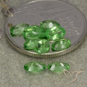 Shop natural 2.21ct Vert éclatant Grenat Tsavorite gems, ovale, from Tanzanie at GemSelect. In stock, global shipping!