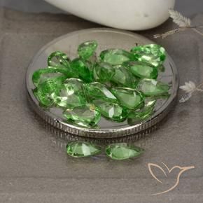 Shop natural 3.04ct Vert éclatant Grenat Tsavorite gems, En forme de poire, from Tanzanie at GemSelect. In stock, global shipping!