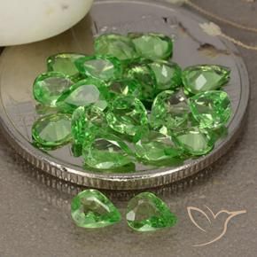 Shop natural 2.48ct Vert éclatant Grenat Tsavorite gems, En forme de poire, from Tanzanie at GemSelect. In stock, global shipping!
