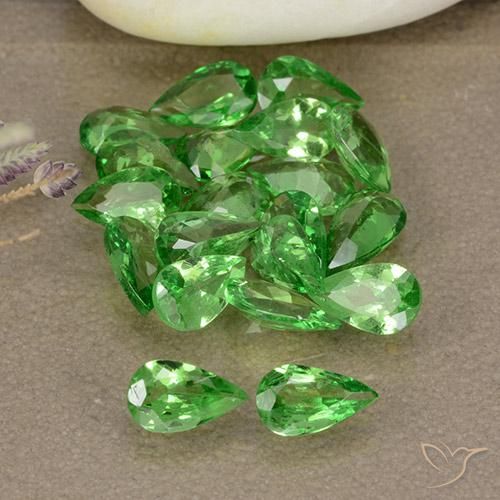 Shop natural 3.47ct Vert moyen Grenat Tsavorite gems, En forme de poire, from Tanzanie at GemSelect. In stock, global shipping!