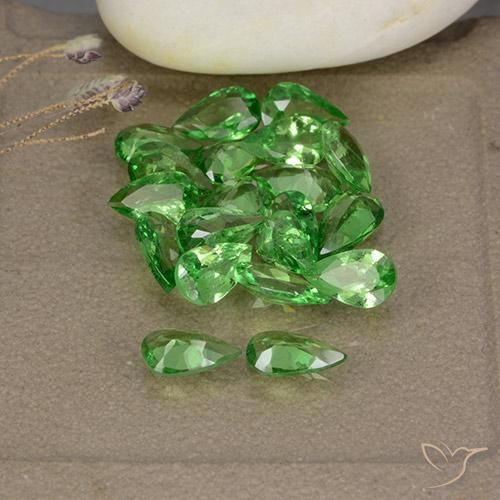 Shop natural 3.47ct Vert moyen Grenat Tsavorite gems, En forme de poire, from Tanzanie at GemSelect. In stock, global shipping!