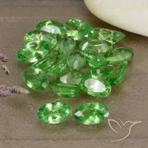 Shop natural 4.86ct Vert intense Grenat Tsavorite gems, ovale, from Tanzanie at GemSelect. In stock, global shipping!