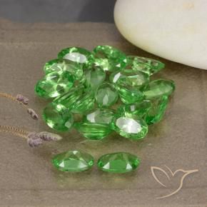 Shop natural 4.86ct Vert intense Grenat Tsavorite gems, ovale, from Tanzanie at GemSelect. In stock, global shipping!