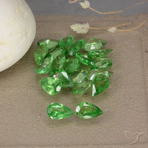 3.30ctw Naturel Vert moyen Grenat Tsavorite, En forme de poire, VS
