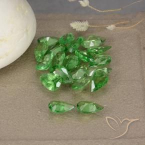 Shop natural 3.30ct Vert moyen Grenat Tsavorite gems, En forme de poire, from Tanzanie at GemSelect. In stock, global shipping!