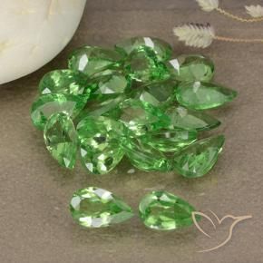 Shop natural 4.39ct Vert intense Grenat Tsavorite gems, En forme de poire, from Tanzanie at GemSelect. In stock, global shipping!