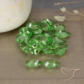 Shop natural 4.39ct Vert intense Grenat Tsavorite gems, En forme de poire, from Tanzanie at GemSelect. In stock, global shipping!