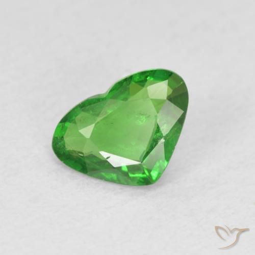 Grenat Tsavorite Vert moyen naturelle Forme de coeur, 0.80 ct, VS