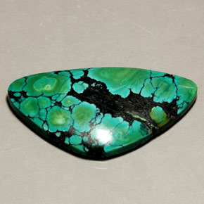 Turquoise vert naturelle forme fantaisie, 31,36 ct, opaque