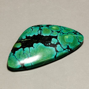 Turquoise vert naturelle forme fantaisie, 31,36 ct, opaque