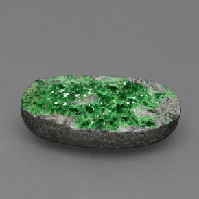 Uvarovite Grenat Drusy Vert naturelle Forme fantaisie, 7.39 ct, Opaque