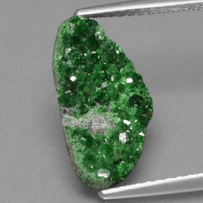 Uvarovite Grenat Drusy Vert naturelle Forme fantaisie, 3.57 ct, Opaque