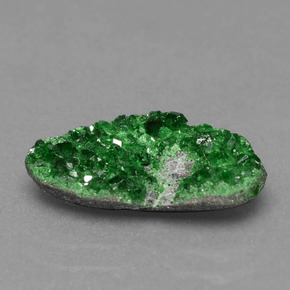 Uvarovite Grenat Drusy Vert naturelle Forme fantaisie, 3.57 ct, Opaque
