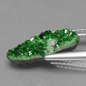 Uvarovite Grenat Drusy Vert naturelle Forme fantaisie, 3.57 ct, Opaque