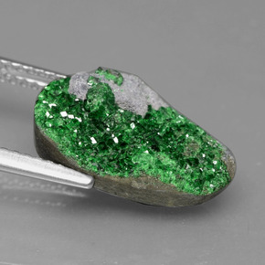 Uvarovite Grenat Drusy Vert naturelle Forme fantaisie, 6.64 ct, Opaque