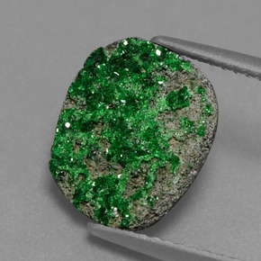 Uvarovite Grenat Drusy Vert naturelle Forme fantaisie, 3.34 ct, Opaque
