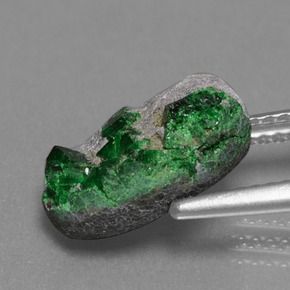 Druse d'uvarovite vert naturelle forme fantaisie, 4,02 ct, opaque