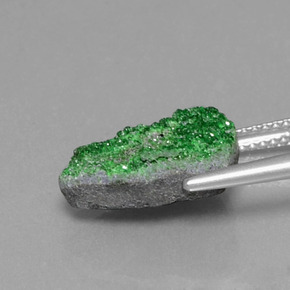 Uvarovite Grenat Drusy Vert naturelle Forme fantaisie, 8.29 ct, Opaque