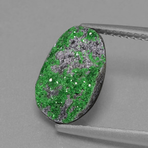 Uvarovite Grenat Drusy Vert naturelle Forme fantaisie, 3.14 ct, Opaque