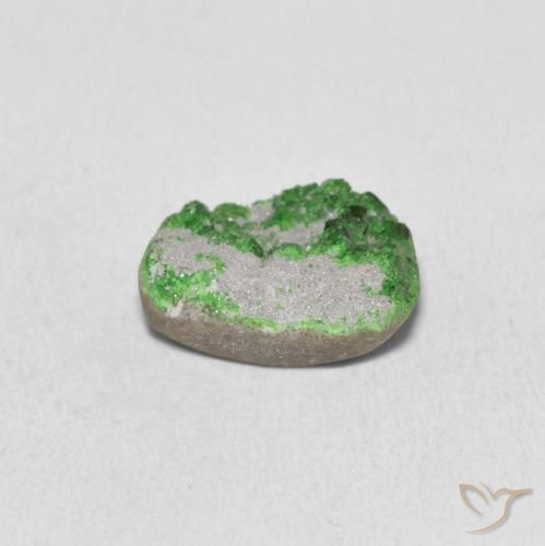 Uvarovite Grenat Drusy Vert moyen naturelle Fantaisie, 5.25 ct, Opaque