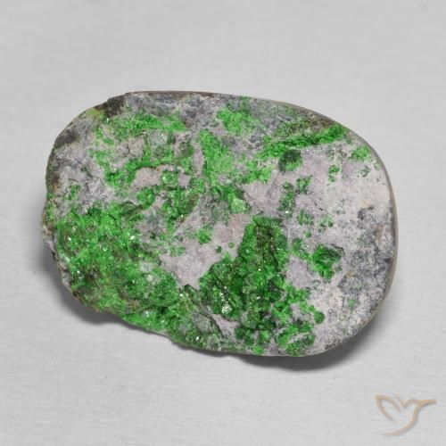 Uvarovite Grenat Drusy Vert citron naturelle ovale, 24.70 ct, Opaque