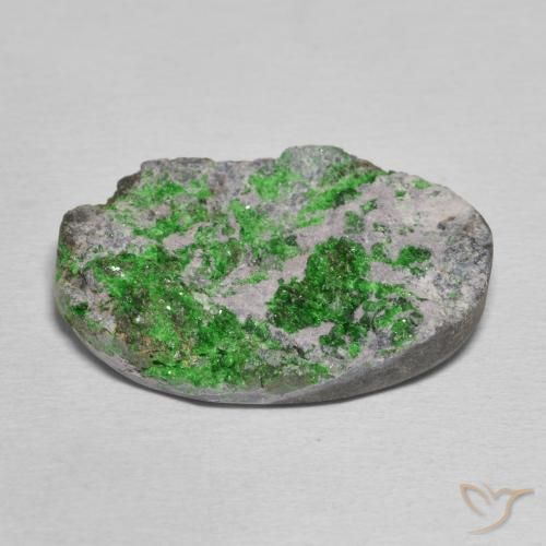 Uvarovite Grenat Drusy Vert citron naturelle ovale, 24.70 ct, Opaque